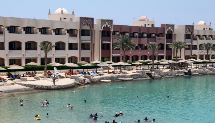 سيدة بريطانية: شيء ما في فندق بالغردقة قتل والديّ