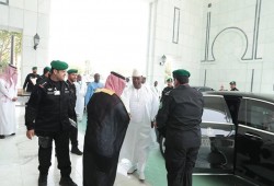 رئيس ساحل العاج يؤدي الحج دون حراسة