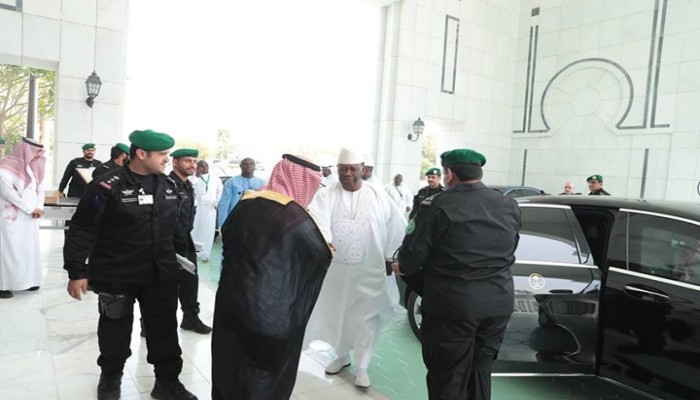 رئيس ساحل العاج يؤدي الحج دون حراسة