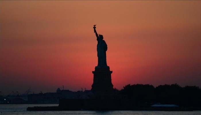 إجلاء الزوار من جزيرة "تمثال الحرية" في نيويورك بسبب حريق