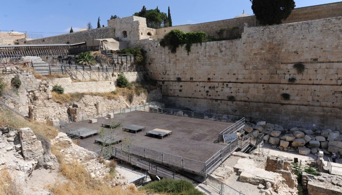 خبير مقدسي يكشف أهداف الاحتلال من توسعة ساحة البراق