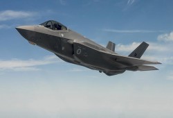 طيار تركي ينفذ أول طلعة تدريبية بـ "F-35"