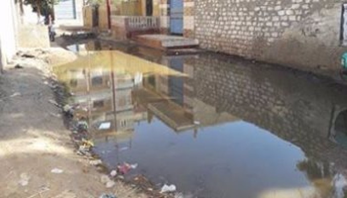 مياه الصرف الصحى تغرق شارع الملكة بفيصل.. والأهالى يستغيثون