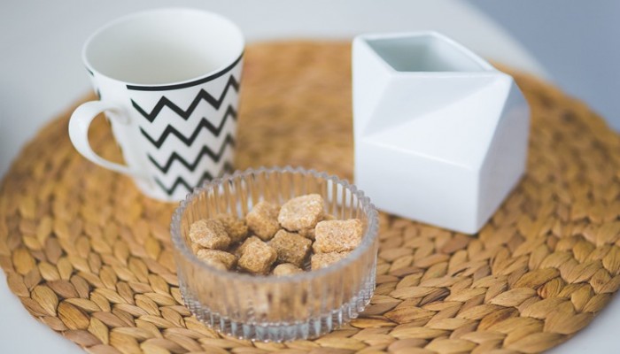 هل يعد السكر البني أفضل من السكر الأبيض بالفعل؟