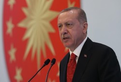 السلطات الألمانية تزيل تمثالا مسيئا للرئيس التركي
