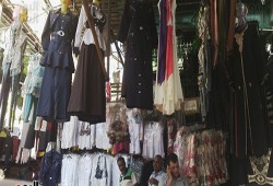 «الملابس الجاهزة»: 15% زيادة في أسعار الزي المدرسي