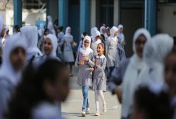 لندن: ملتزمون بدعم الأونروا واللاجئين الفلسطينيين