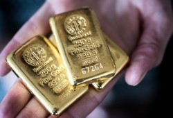 الذهب يتراجع مع زيادة قلق المستثمرين من الحرب التجارية