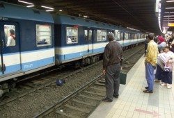 مسلسل الانتحار مستمر: فتاة تقفز أمام مترو الأنفاق بمصر بمحطة عزبة النخل