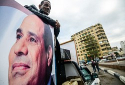 مصر تؤخر صرف رواتب العاملين في الدولة بدءا من أكتوبر