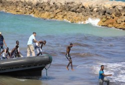 ينتحلون صفة أممية لاستغلال المهاجرين في ليبيا