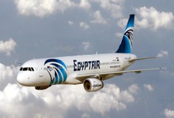 لوقف نزيف الخسائر.. مصر للطيران تخفض أسعار التذاكر 50%