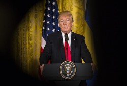 7 قرارات متتالية لـ"ترامب" في اتجاه تصفية القضية الفلسطينية (إطار)