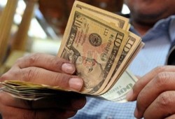 الدولار يغلق على استقرار أمام الجنيه في نهاية تعاملات اليوم