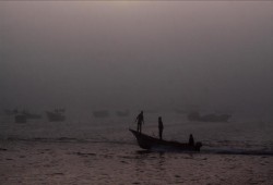 البحرية التونسية توقف قارب صيد ليبي على متنه 3 مصريين