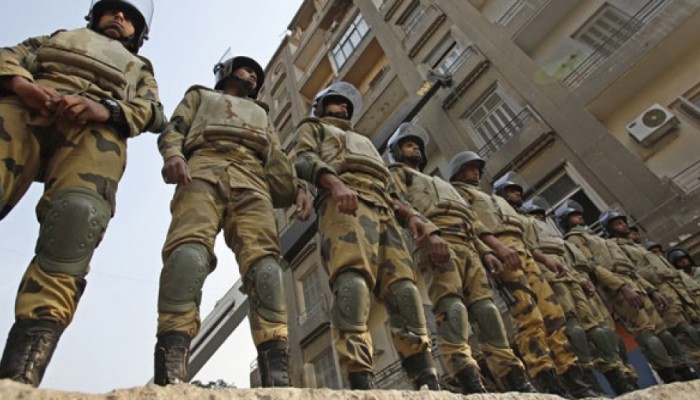 بالفيديو.. اعتقال 27 ضابطا من “الفرقة السادسة المدرعة” وسط تكتم شديد