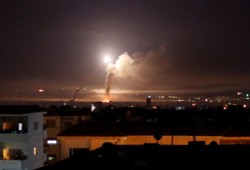 صواريخ قادمة من البحر تستهدف منشأة للنظام باللاذقية