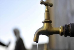 أسرة من كل 10 في قطاع غزة لديها مصدر آمن لمياه الشرب (إحصاء)