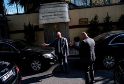 بالصور.. وفد أمني سعودي يدخل قنصلية السعودية بإسطنبول اليوم