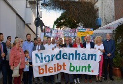 ألمان يتظاهرون ضد العنصرية ضد المسلمين في بلادهم