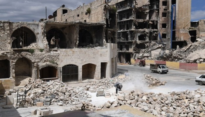 حظر تجوال واشتباكات متواصلة بين قوات موالية للأسد بحلب