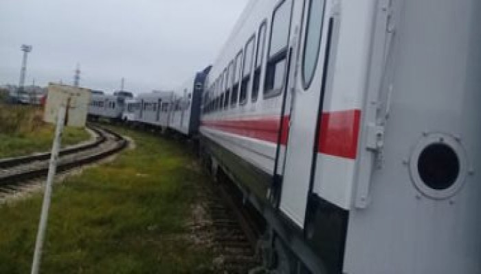 وفاة شخص بتصادم قطار بسيارة نقل اقتحمت شريط سكة حديد الإسكندرية - مطروح