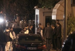 دخول فرق التحقيق الجنائي التركية للقنصلية