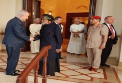 السلطان قابوس يستقبل نتنياهو في مسقط