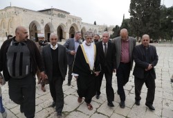وزير عماني: قضية فلسطين أساس المشاكل ويجب التخلص منها