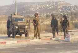 جنود الاحتلال يحتجزون محافظ القدس ومرافقه بعد الاعتداء عليهما