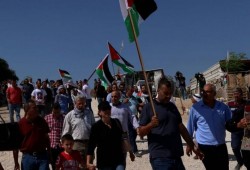 أهالي الخان الأحمر يواصلون اعتصامهم لليوم 137