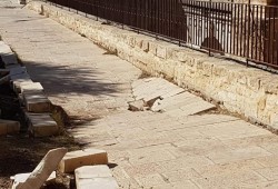 انهيار وشيك في طريق داخل الأقصى