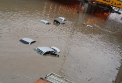 مصرع 30 شخصا وإنقاذ 1480 جراء السيول بالسعودية