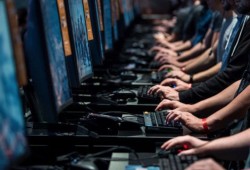 قطر تعلق على حملة تويتر لشطب حسابات "الذباب الإلكتروني"