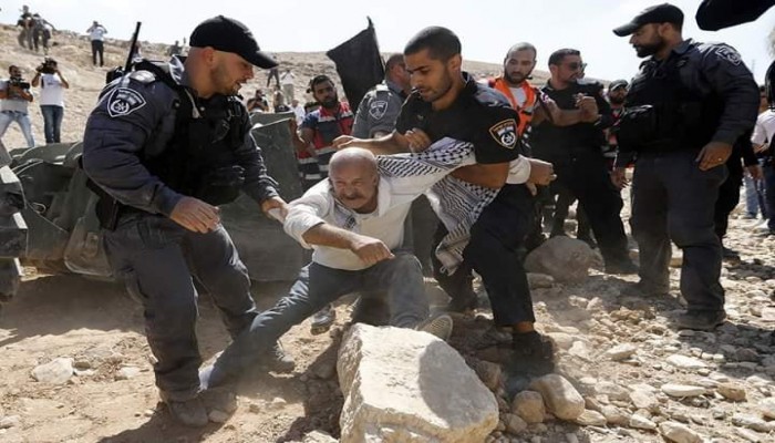 بعد تهديد نتنياهو.. "الخان الأحمر" تواصل معركة الصمود