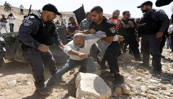 بعد تهديد نتنياهو.. "الخان الأحمر" تواصل معركة الصمود
