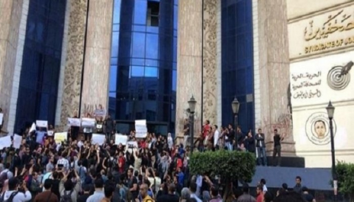 40 احتجاجًا في 3 شهور تطالب بتحسين الظروف المعيشية وإنقاذ التعليم من مافيا الانقلاب