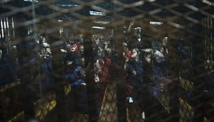 تجريدة السجون.. هكذا "يقهر" نظام السيسي المعتقلين في الشتاء