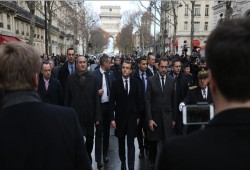 محتجون لماكرون: ارحل.. ارحل