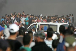 إصابة 33 متظاهرا فلسطينيًا برصاص الجيش الإسرائيلي شرقي غزة