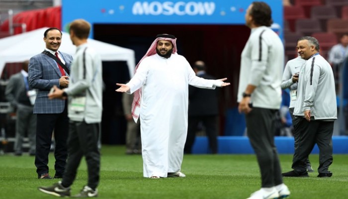 على طريقة "باب الحارة".. هكذا سخر سعوديون من آل الشيخ