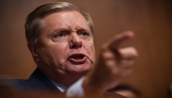 سيناتور: التعامل مع ابن سلمان مضر ولولانا لتحدث بالفارسية