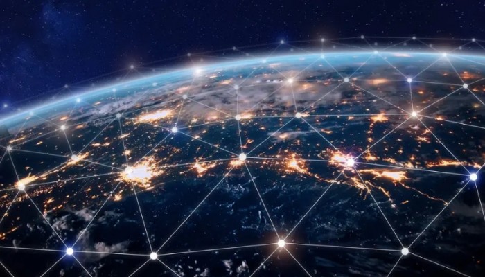 الإنترنت "تنتشر" عبر العالم.. ونصف البشرية يستخدمونها