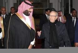 هيرست: تونس مهددة بانقلاب خليجي.. هل يسمح العالم بذلك؟