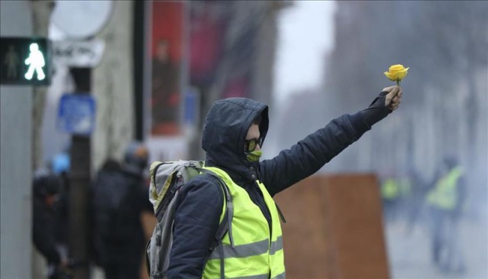 العشرات من أنصار "السترات الصفراء" يتظاهرون في بروكسل