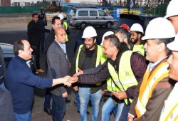 من منع بيعها إلى التصوير مع أصحابها.. "السترات الصفراء" كابوس يؤرق السيسي