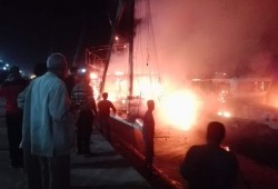 حريق يلتهم باخرة سياحية في الأقصر