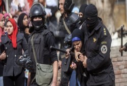 استمرار اعتقال أم شهيد ومعتقل وقرار بإخلاء سبيل صحفية