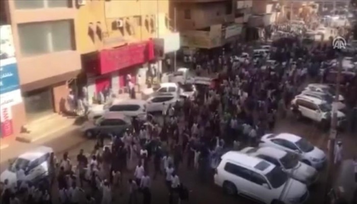 اتساع دائرة الاحتجاجات في السودان وإعلان حالة الطوارئ بالنيل الأبيض