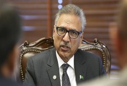 في خطوة نادرة.. رئيس باكستان ينتقد التدخلات العسكرية الأمريكية بالمنطقة